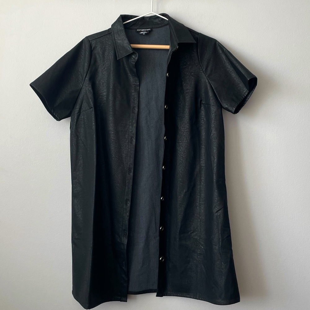 SIMONS | NWT WEDNESDAY’S GIRL FAUX LEATHER T SHIRT DRESS BUTTON DOWN SIZE MEDIUM